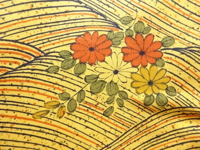  波に花模様本場大島紬着物(染)